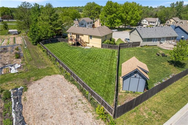 909 SW Daney Court, Lee's Summit, MO 64081