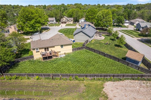 909 SW Daney Court, Lee's Summit, MO 64081