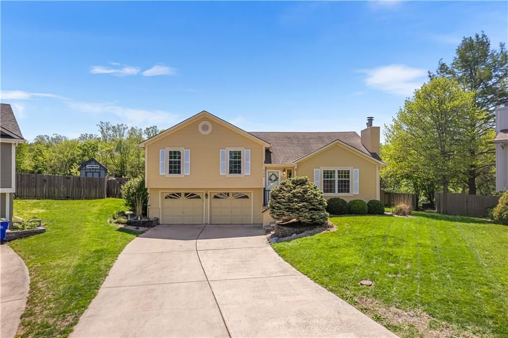 909 SW Daney Court, Lee's Summit, MO 64081