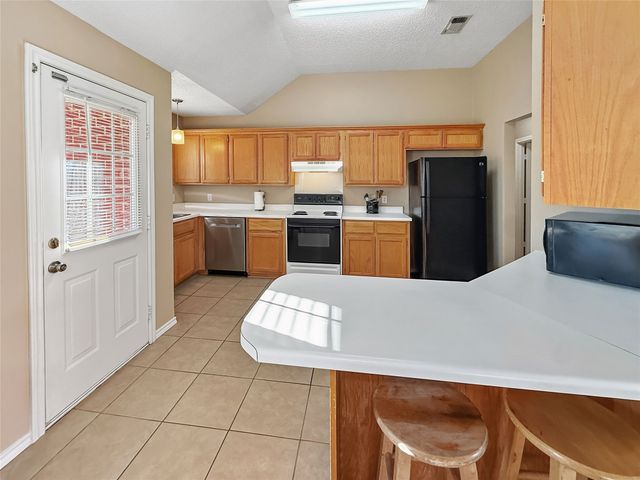 1013 Solomon Drive, Commerce, TX 75428