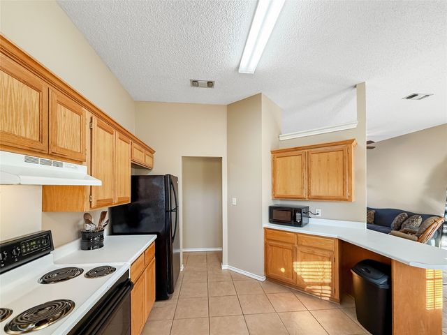 1013 Solomon Drive, Commerce, TX 75428