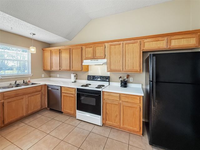 1013 Solomon Drive, Commerce, TX 75428