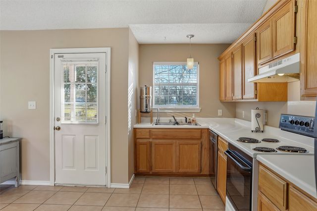 1013 Solomon Drive, Commerce, TX 75428