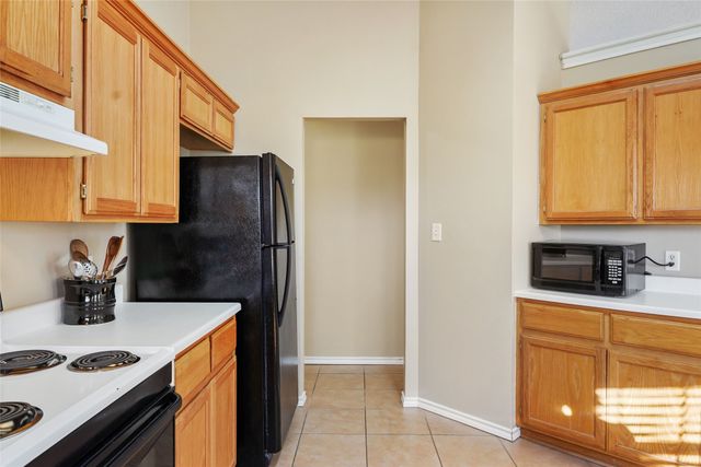 1013 Solomon Drive, Commerce, TX 75428