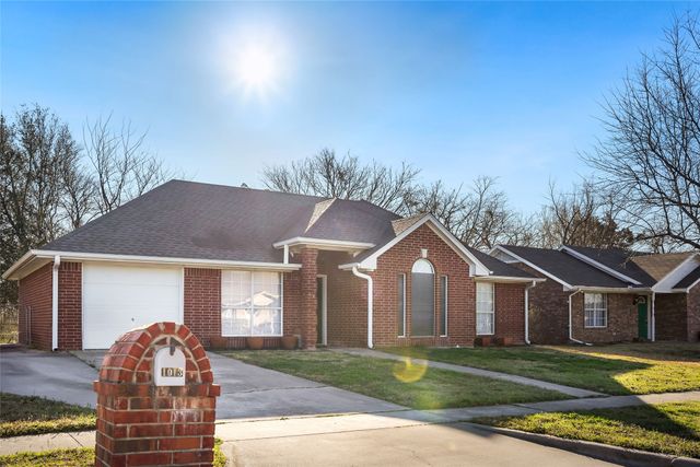 1013 Solomon Drive, Commerce, TX 75428