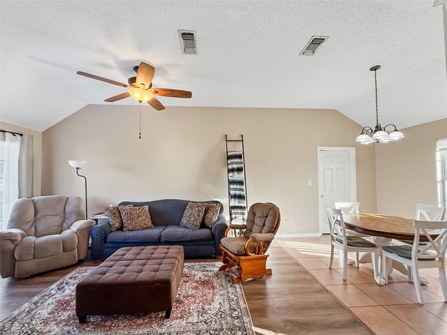 1013 Solomon Drive, Commerce, TX 75428