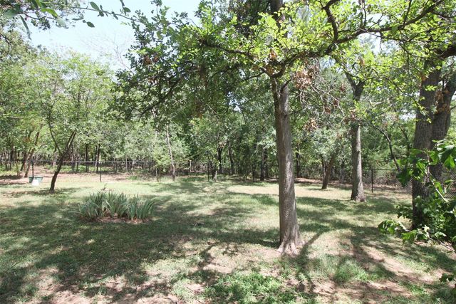 600 Runaway Bay Drive, Runaway Bay, TX 76426