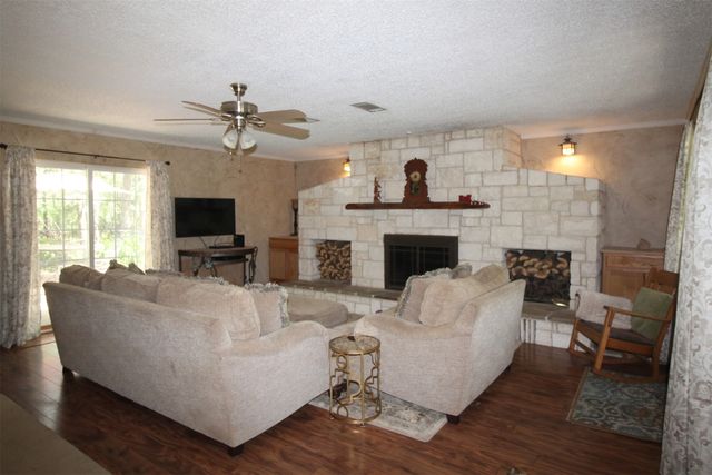600 Runaway Bay Drive, Runaway Bay, TX 76426