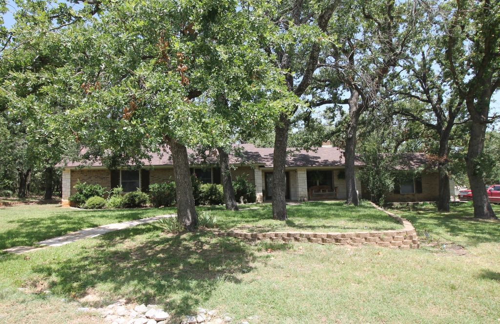 600 Runaway Bay Drive, Runaway Bay, TX 76426