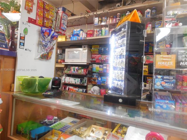 NW 12th Ave, Miami, FL 33128