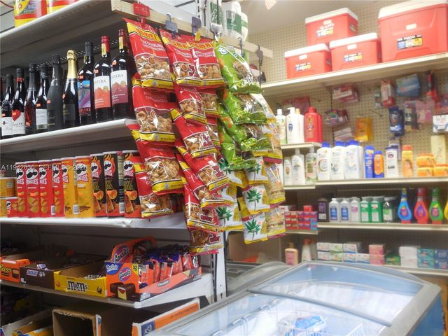 NW 12th Ave, Miami, FL 33128