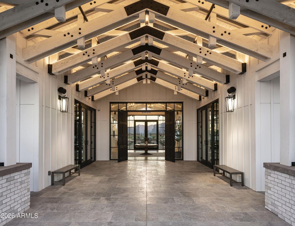 Image 8 of property listing at 17776 W WHITEFISH Drive, Surprise, AZ 85388