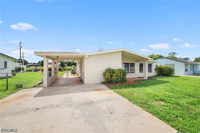 275 lakeview DR, North Fort Myers, FL 33917
