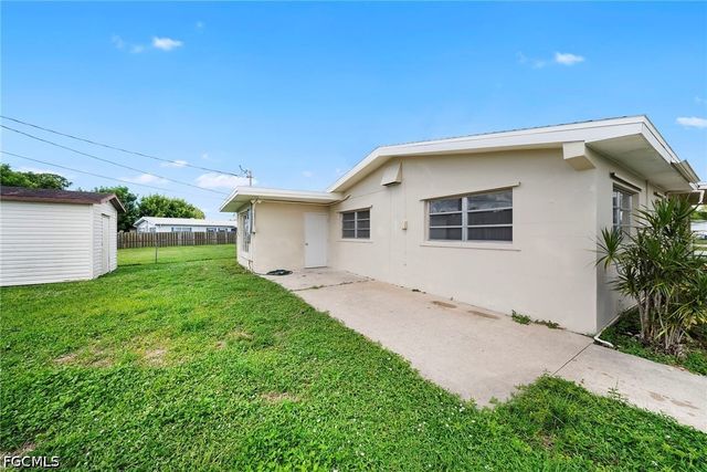 275 lakeview DR, North Fort Myers, FL 33917
