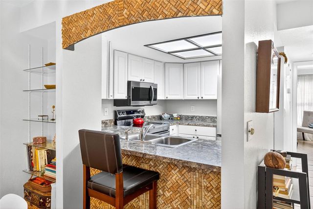 7809 NIAGARA AVENUE 2105, Tampa, FL 33617
