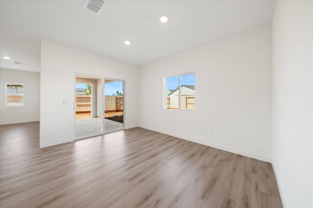 5545 Feathers Avenue, Redding, CA 96001
