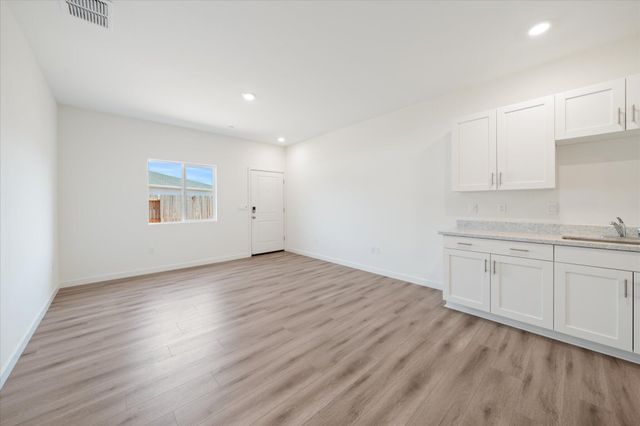 5545 Feathers Avenue, Redding, CA 96001