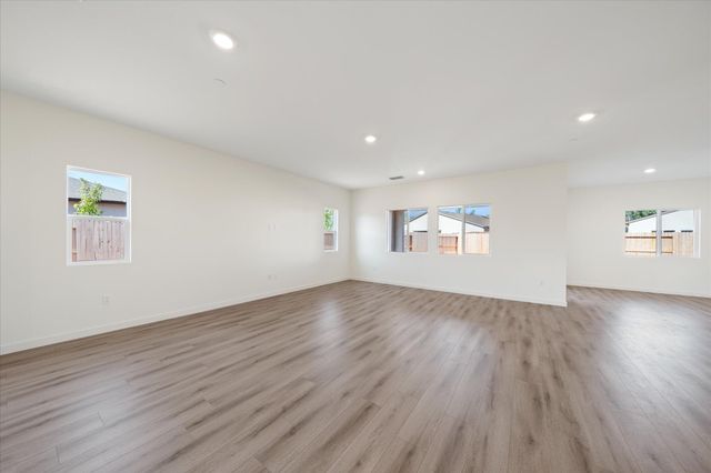 5545 Feathers Avenue, Redding, CA 96001