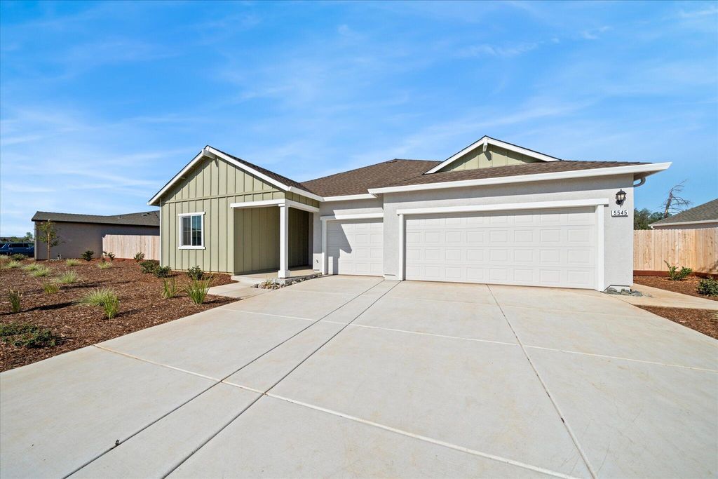 5545 Feathers Avenue, Redding, CA 96001