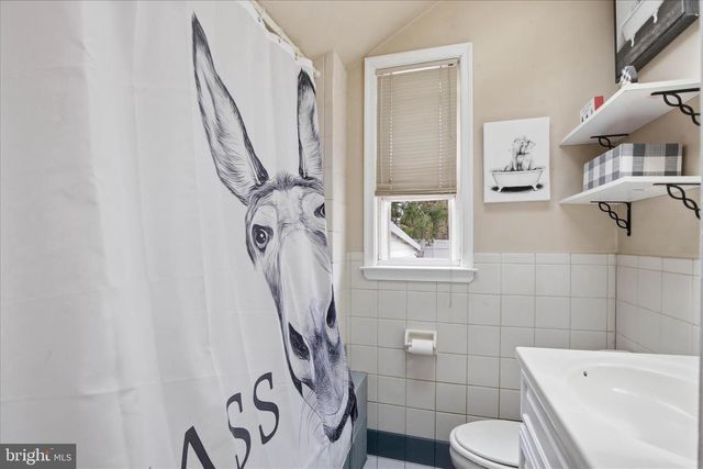 20 N MALIN RD, Broomall, PA 19008