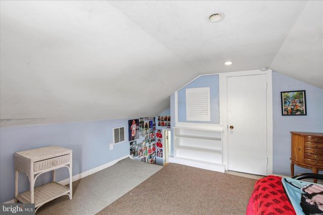 20 N MALIN RD, Broomall, PA 19008