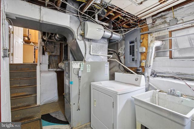 20 N MALIN RD, Broomall, PA 19008