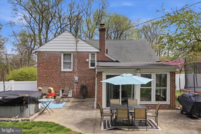 20 N MALIN RD, Broomall, PA 19008