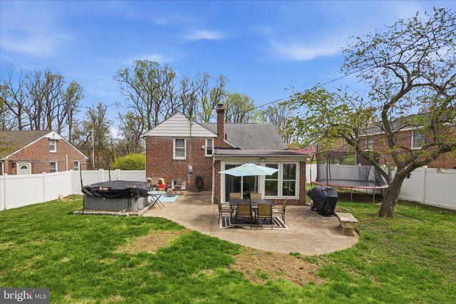 20 N MALIN RD, Broomall, PA 19008