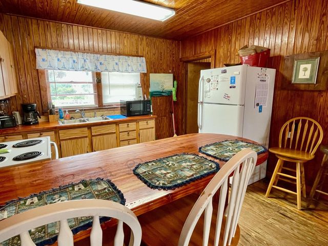 133 Palmetto Boulevard, Edisto Beach, SC 29438