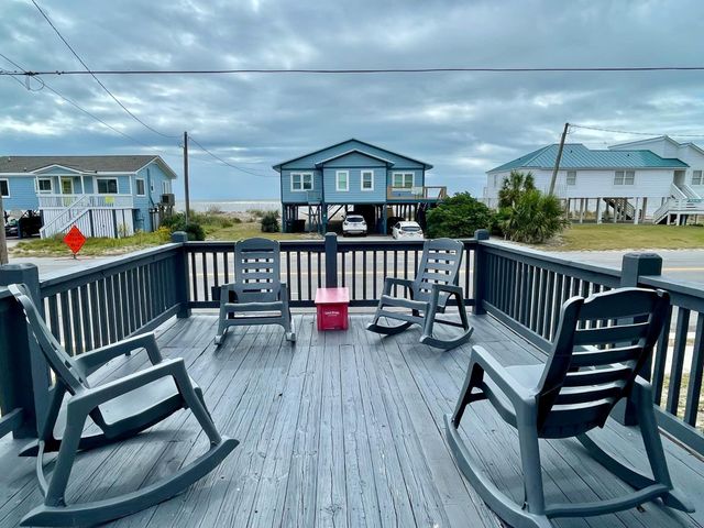 133 Palmetto Boulevard, Edisto Beach, SC 29438