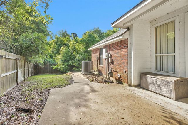 4910 Pleasure Lake Drive, Willis, TX 77318
