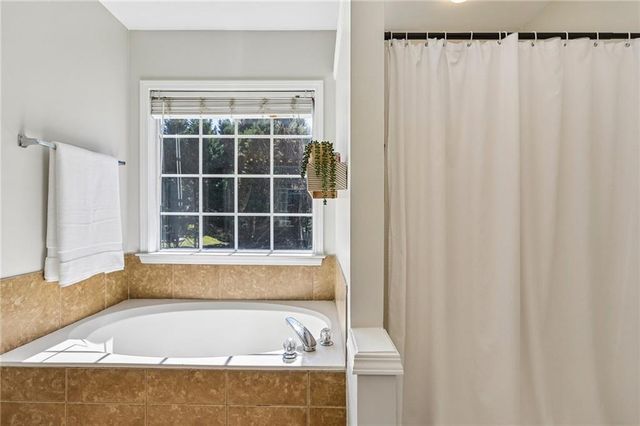 5052 Raventhorpe Court, Suwanee, GA 30024