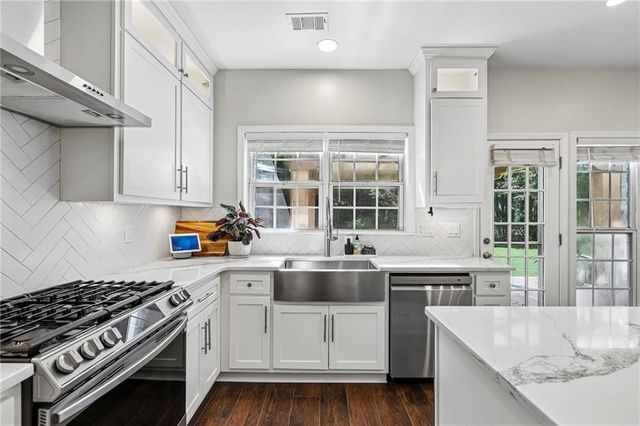 5052 Raventhorpe Court, Suwanee, GA 30024