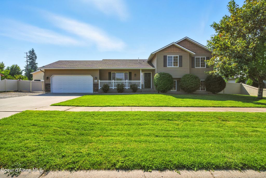 6462 W BUFFALO GRASS Ln, Rathdrum, ID 83858