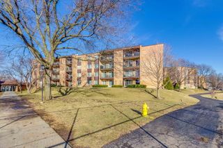 1103 S Hunt Club Drive 223, Mount Prospect, IL 60056