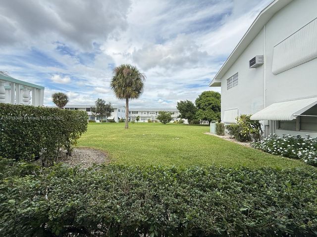 79 Easthampton D 79, West Palm Beach, FL 33417