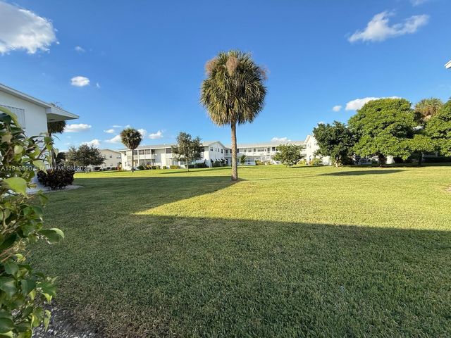 79 Easthampton D 79, West Palm Beach, FL 33417