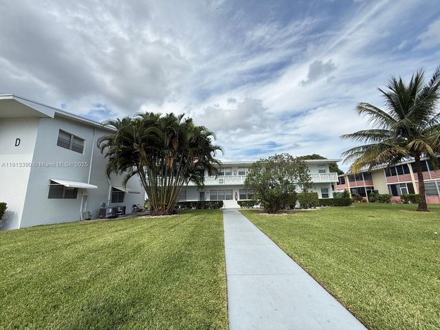 79 Easthampton D 79, West Palm Beach, FL 33417