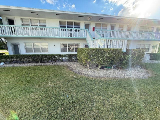 79 Easthampton D 79, West Palm Beach, FL 33417