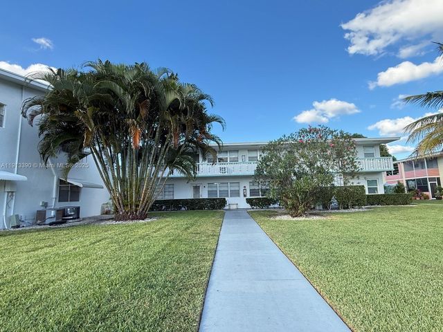 79 Easthampton D 79, West Palm Beach, FL 33417