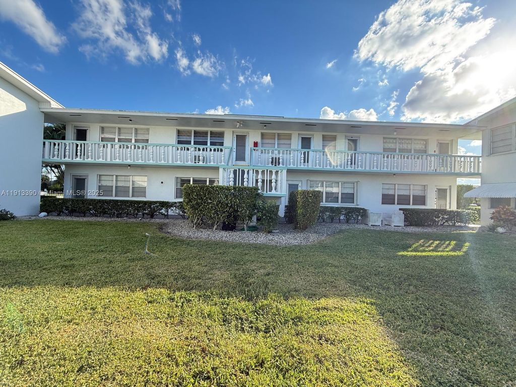 79 Easthampton D 79, West Palm Beach, FL 33417