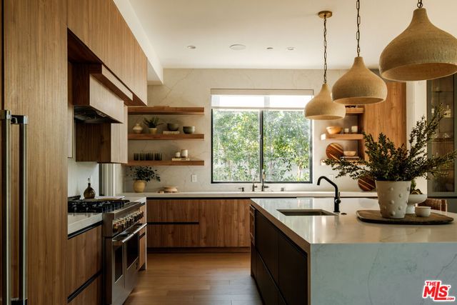 15473 La Maida Street, Sherman Oaks, CA 91403