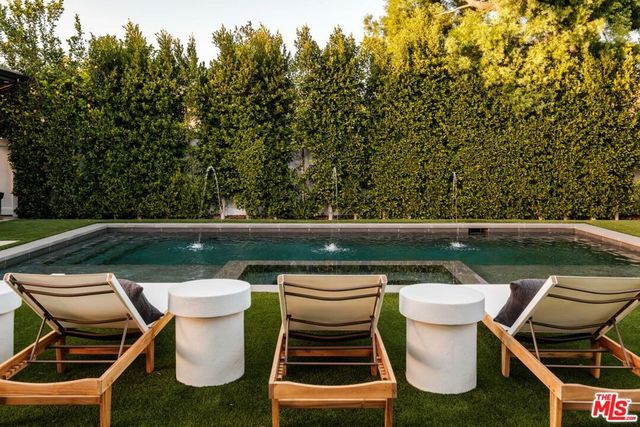 15473 La Maida Street, Sherman Oaks, CA 91403