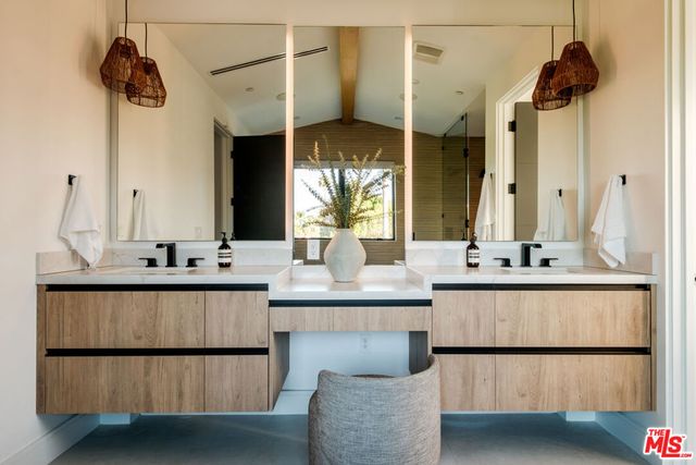 15473 La Maida Street, Sherman Oaks, CA 91403