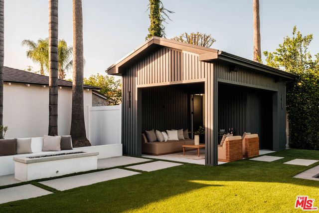 15473 La Maida Street, Sherman Oaks, CA 91403