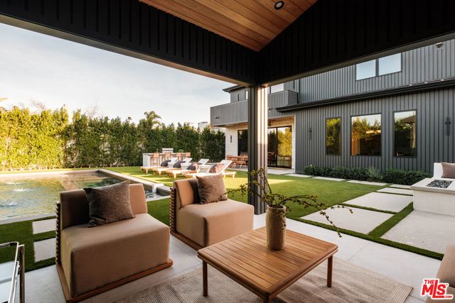 15473 La Maida Street, Sherman Oaks, CA 91403