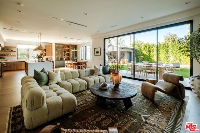 15473 La Maida Street, Sherman Oaks, CA 91403