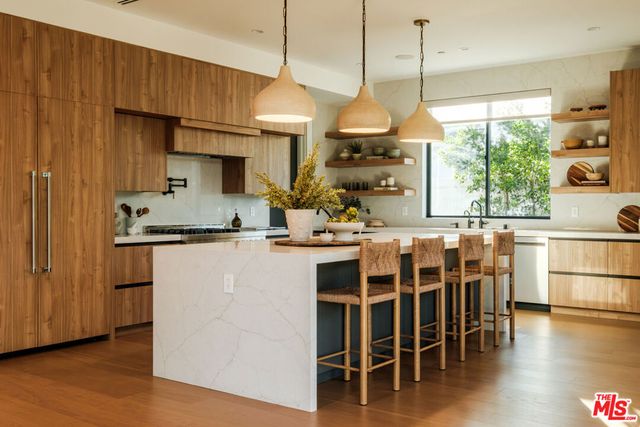 15473 La Maida Street, Sherman Oaks, CA 91403