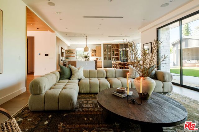 15473 La Maida Street, Sherman Oaks, CA 91403