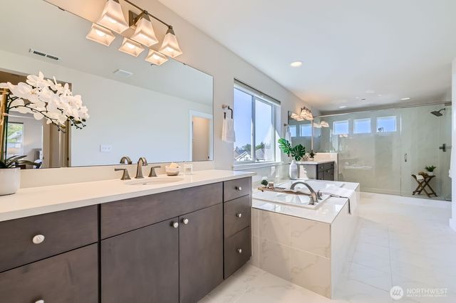 19524 81st Place NE, Kenmore, WA 98028